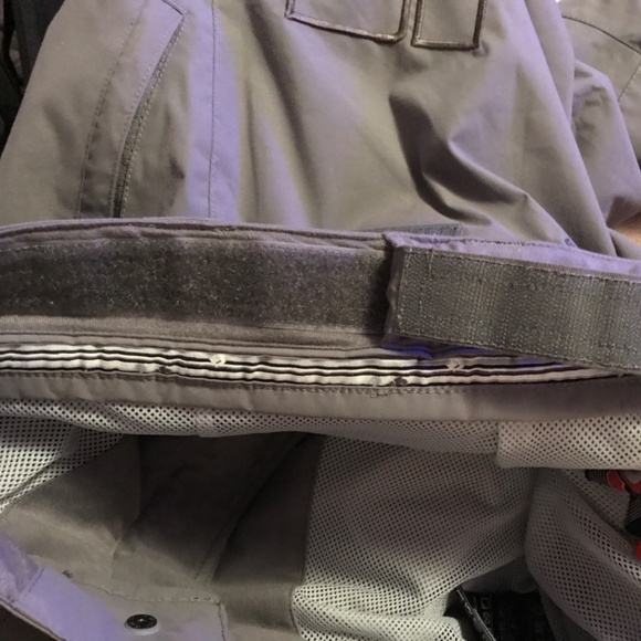 Men’s Burton snowboarding pants - Picture 3 of 10